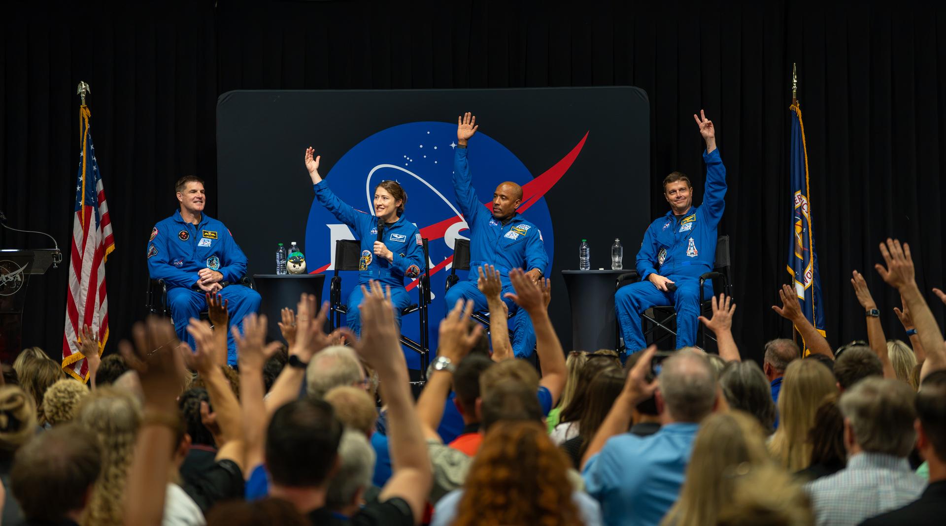 Artemis II Crew Meets with NASA Marshall Workforce 